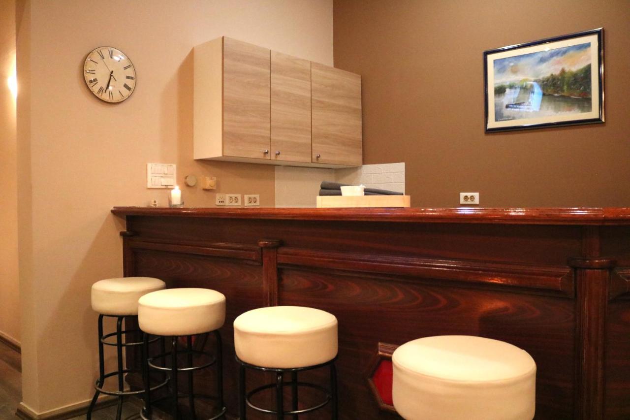 Guest House Studio Apartman Marina - With Jacuzzi, Free Parking, Pet Friendly 卡尔洛瓦茨 外观 照片