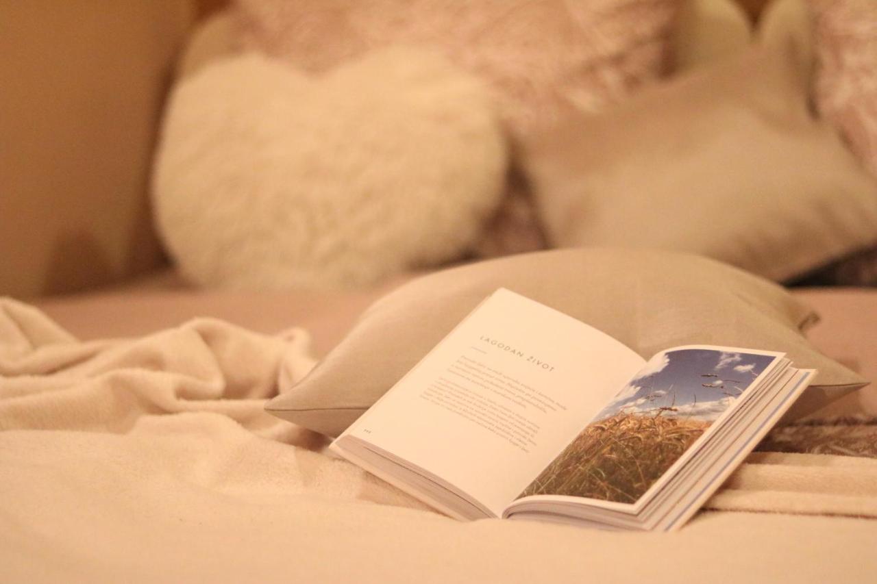 Guest House Studio Apartman Marina - With Jacuzzi, Free Parking, Pet Friendly 卡尔洛瓦茨 外观 照片