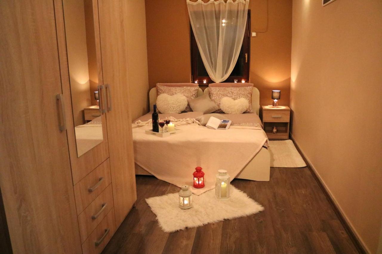 Guest House Studio Apartman Marina - With Jacuzzi, Free Parking, Pet Friendly 卡尔洛瓦茨 外观 照片