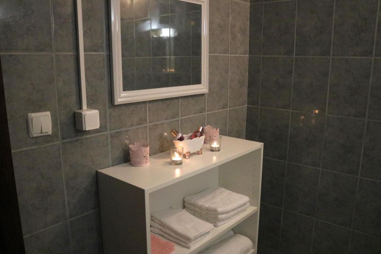 Guest House Studio Apartman Marina - With Jacuzzi, Free Parking, Pet Friendly 卡尔洛瓦茨 外观 照片