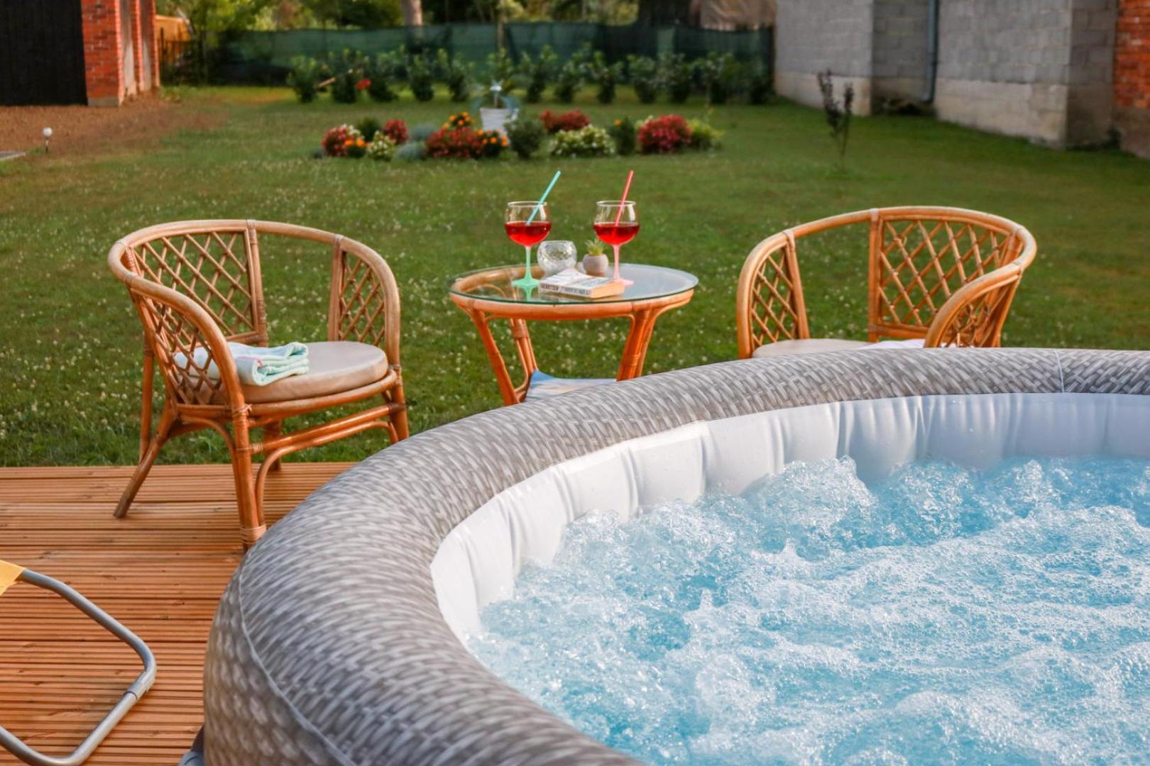 Guest House Studio Apartman Marina - With Jacuzzi, Free Parking, Pet Friendly 卡尔洛瓦茨 外观 照片